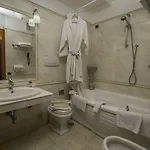 Luxury H 2000 3* Rome