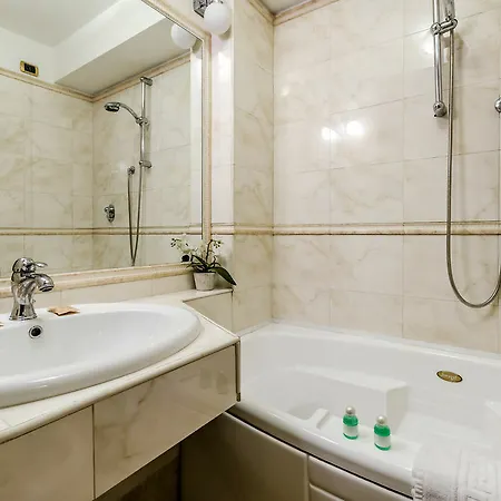 Luxury H 2000 3* Řím