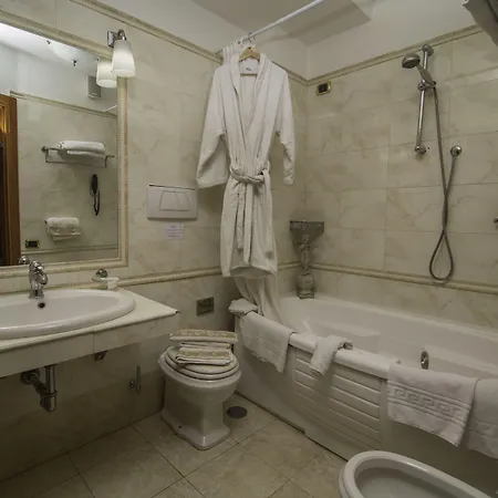 Luxury H 2000 3* Řím