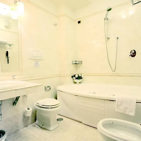 Luxury H 2000 Nocleg ze śniadaniem 3*