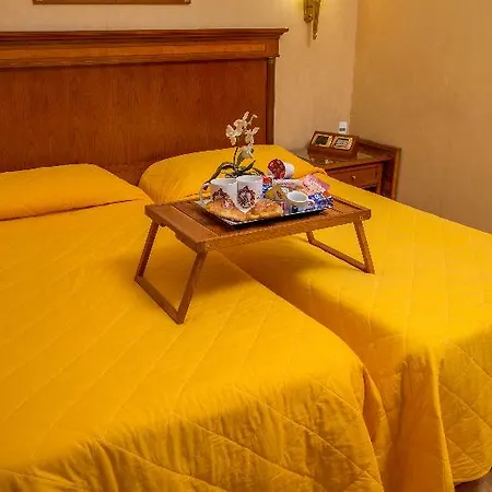 Luxury H 2000 Nocleg ze śniadaniem 3*