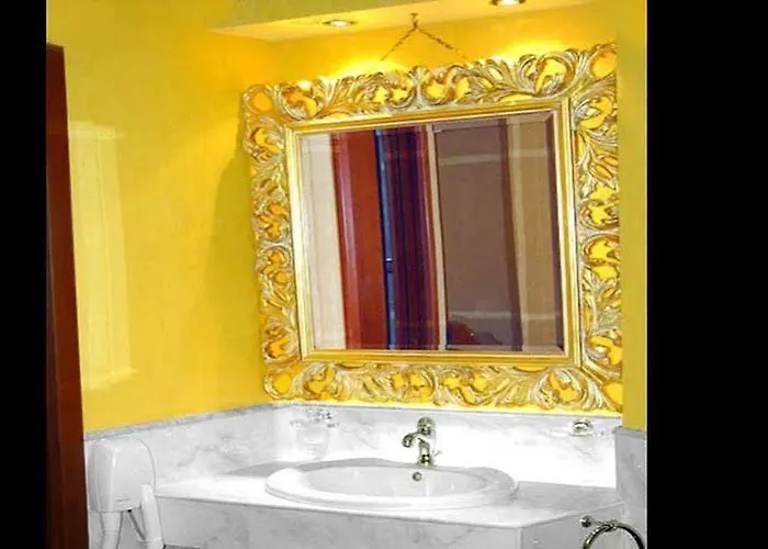 Luxury H 2000 Couette-café 3*