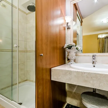 Luxury H 2000 Couette-café 3*