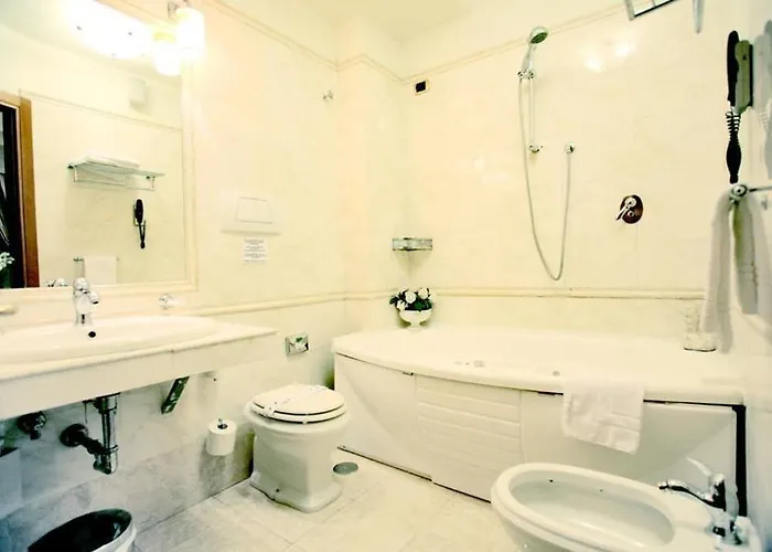 Luxury H 2000 Frühstückspension 3*