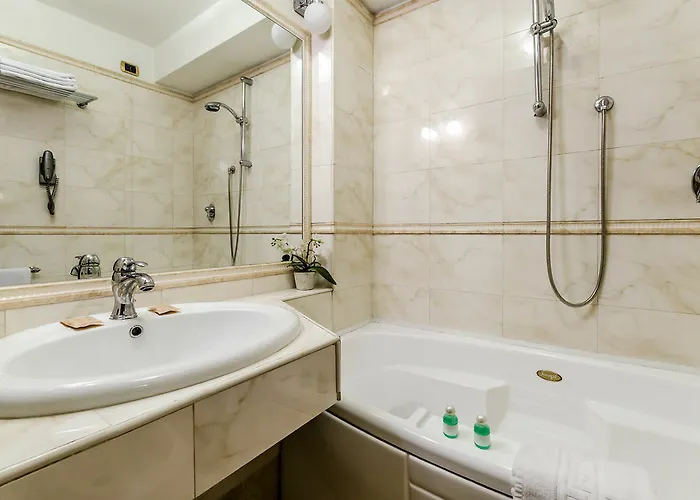 Luxury H 2000 3* Řím